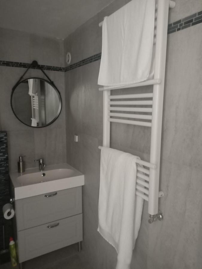 Le Petit Cocon - Parking Prive - Lyon Sud Apartman Vénissieux Kültér fotó